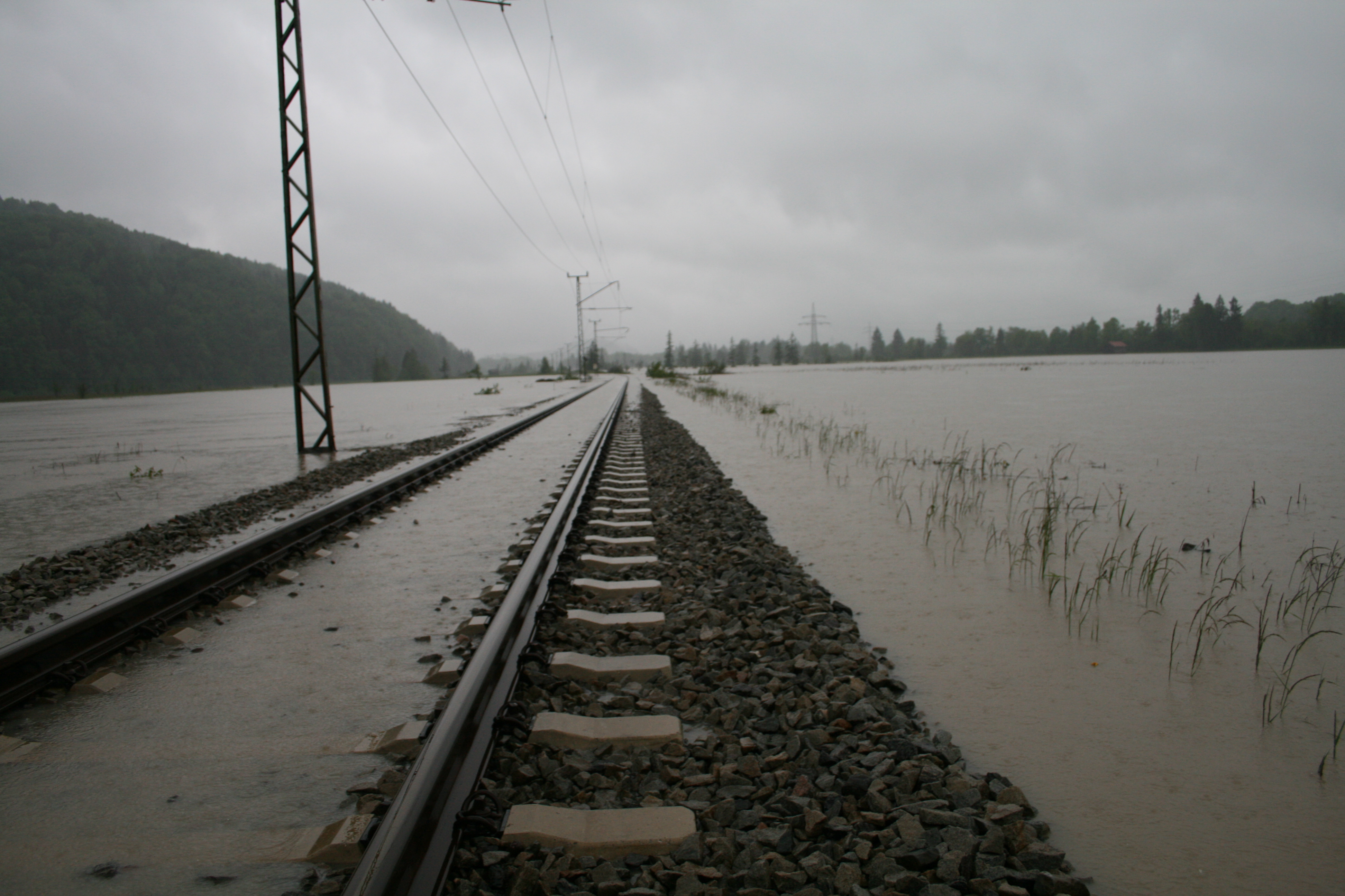 Bahngleis unter Wasser